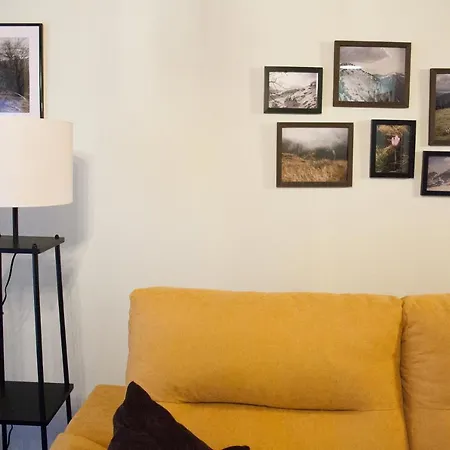 Toran Apartment Les