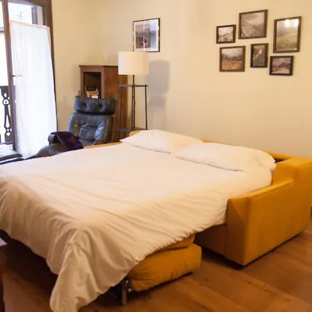 Toran Apartment Les