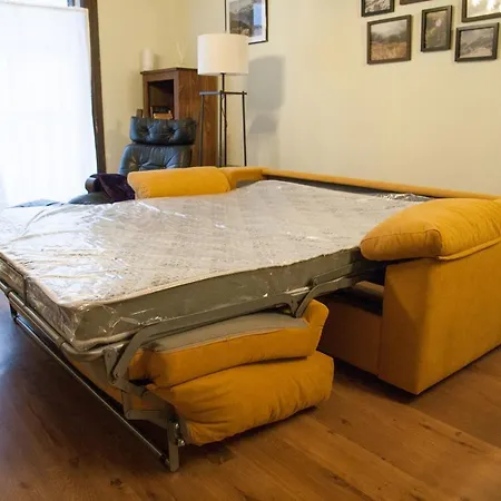 Toran Apartment Les